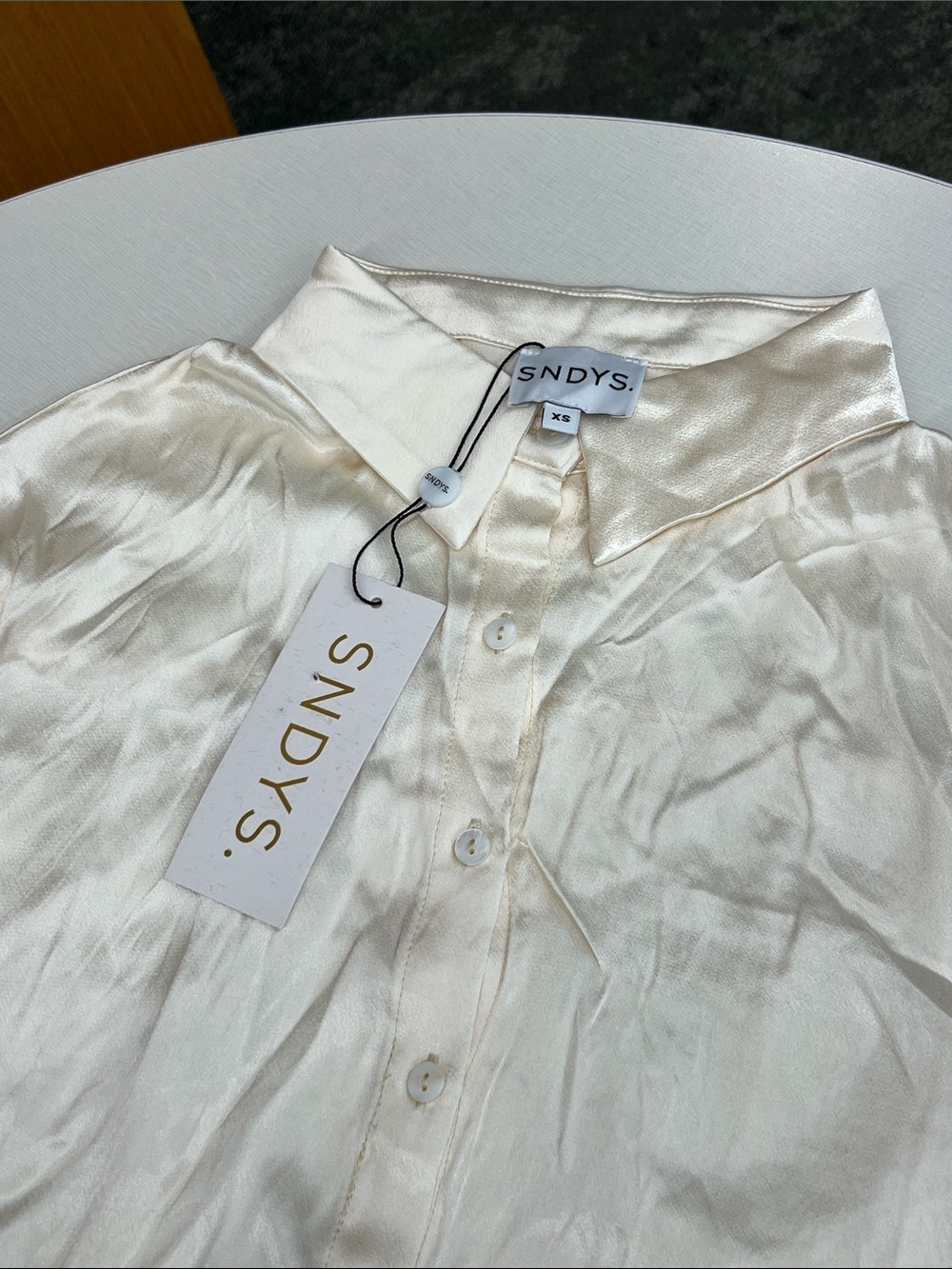 SNDYS. Revolve rising satin long sleeve shirt button down collared top champagne - Picture 5 of 11